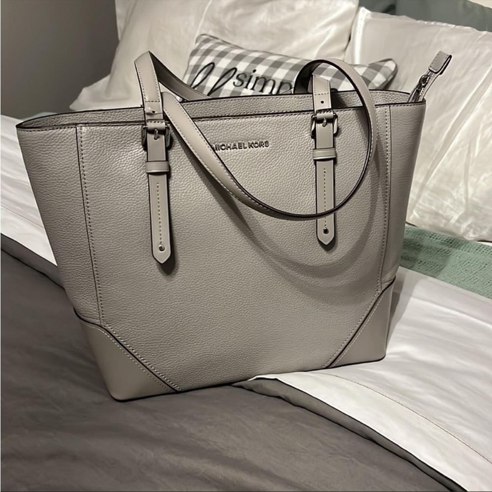 Michael Kors | Ciara Pearl Gray Tote